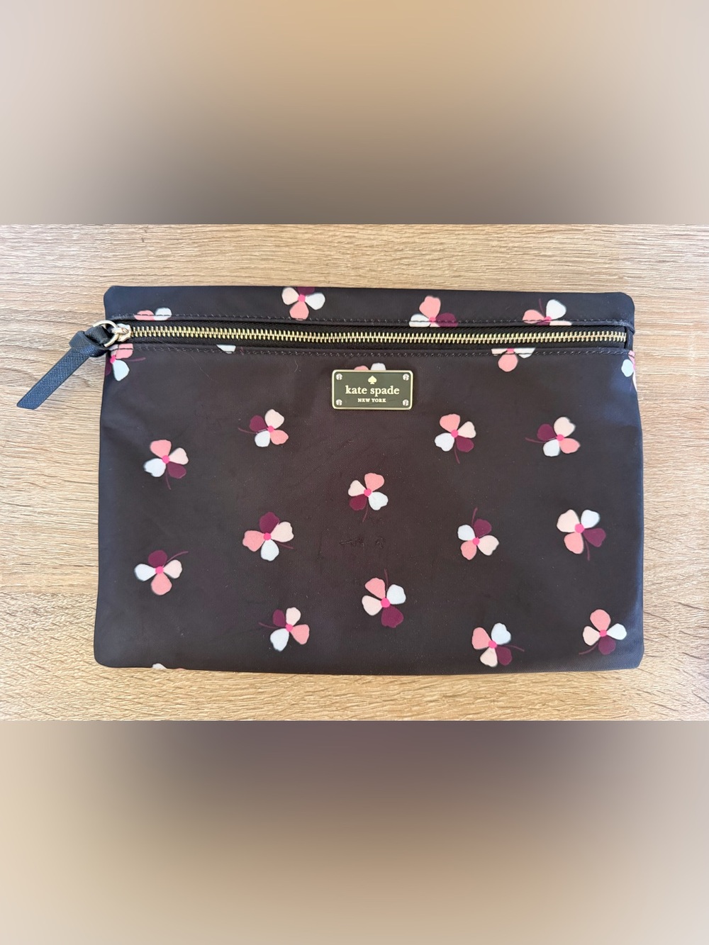 Kate Spade Wilson Road clutch purse